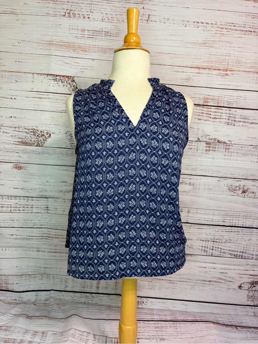 LOFT Women’s Navy Printed Sleeveless V-Neck Top
